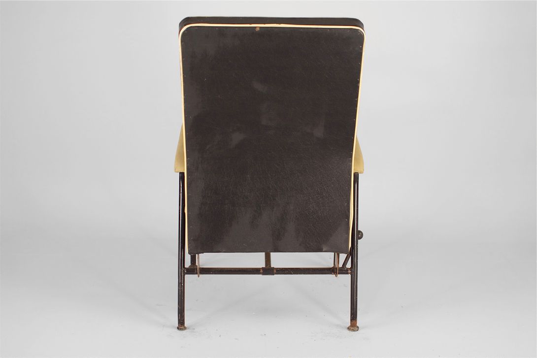 Foto Jean Prouvé Style Armchair
