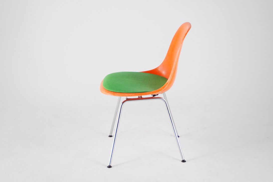 Foto 70´s Side Chair with Seat Cushion