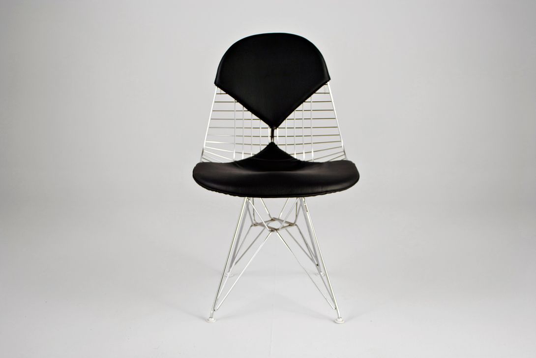 Foto Eames Black Leather Wire Chair Bikini by Vitra