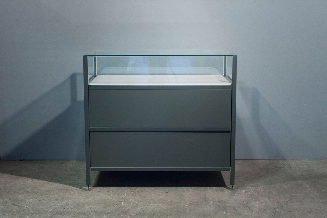 Foto Heavy Showcase with LED Light and Shutters for Storing h120x111x70