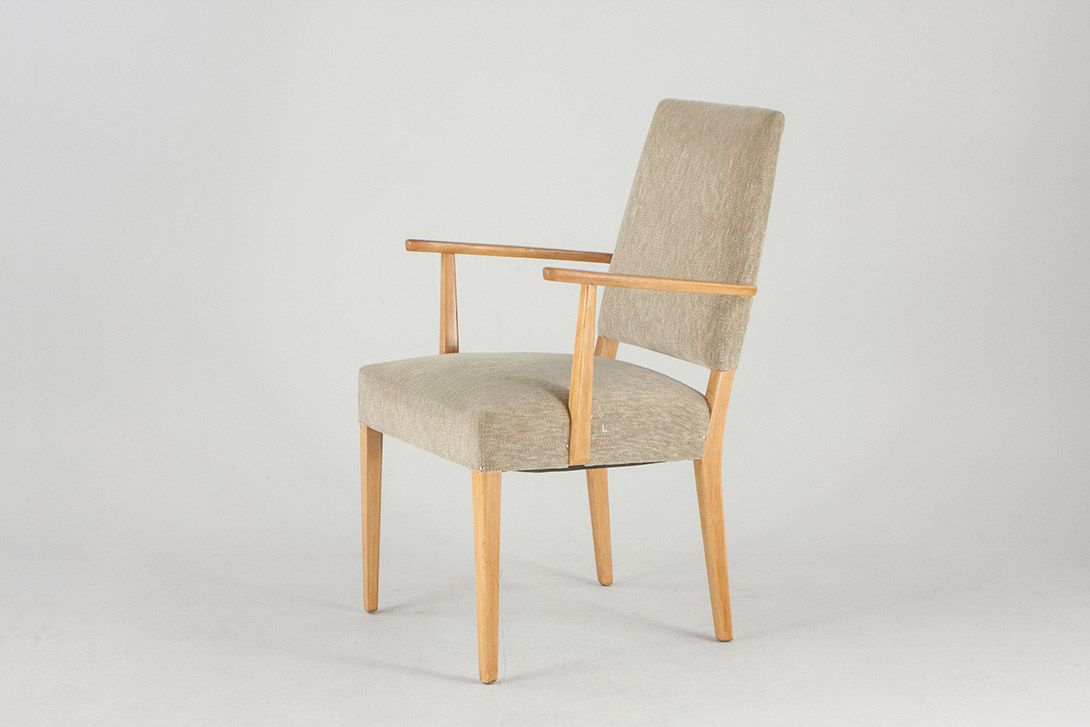 Foto Armchair with Beige Upholstery