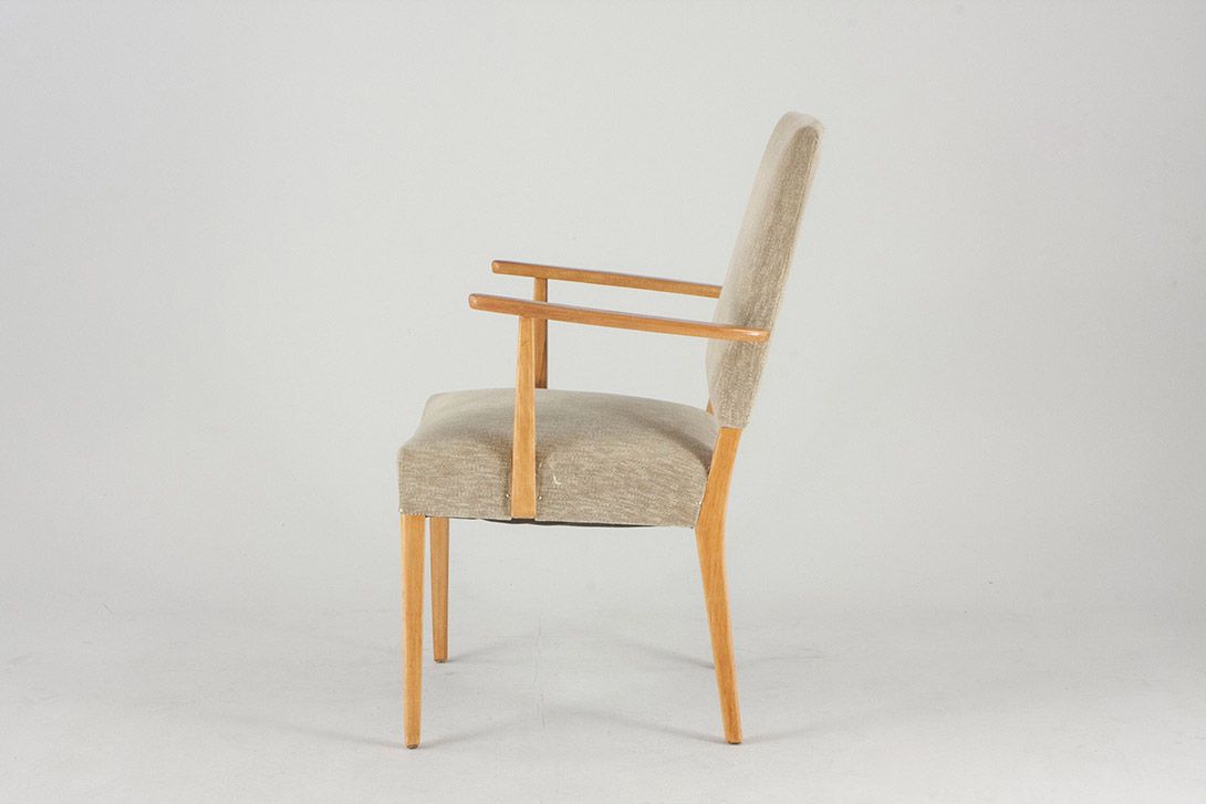 Foto Armchair with Beige Upholstery