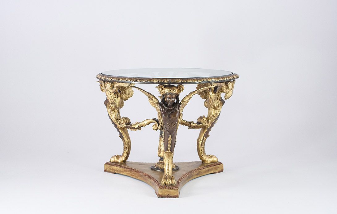 Foto Empire Table with Golden Angel-Formed Legs and Glass Surface h79x10