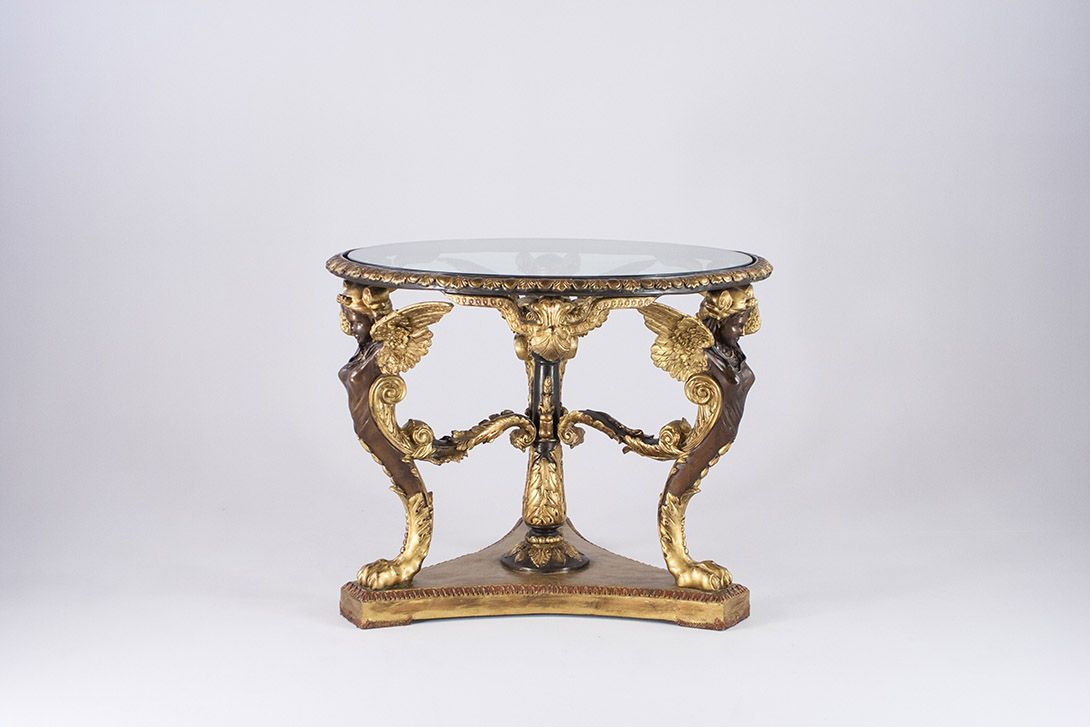 Foto Empire Table with Golden Angel-Formed Legs and Glass Surface h79x10