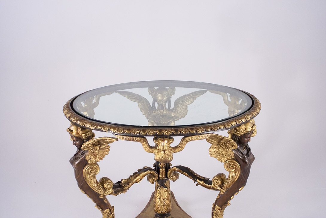 Foto Empire Table with Golden Angel-Formed Legs and Glass Surface h79x10