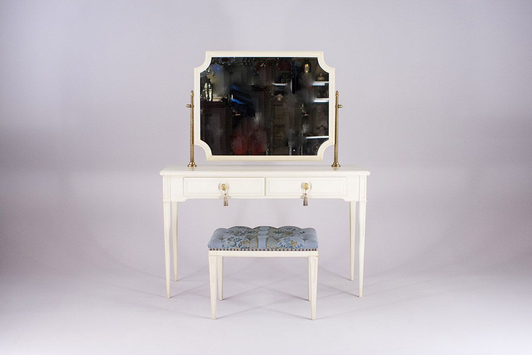 Foto Women Dressing Table with Movable Mirror, Two Drawers and Golden Details 1940 h148x120x46