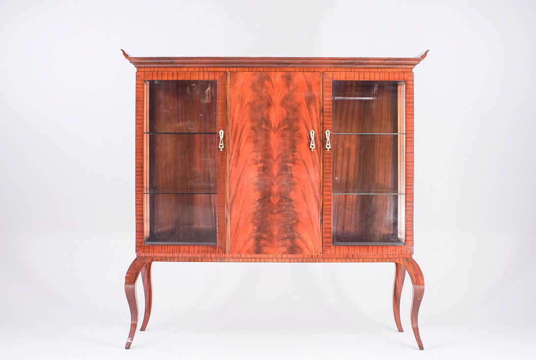 Foto Art Deco Cabinet Asian References with Glass Doors