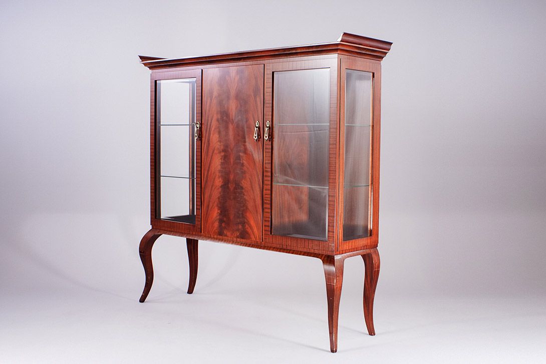 Foto Art Deco Cabinet Asian References with Glass Doors