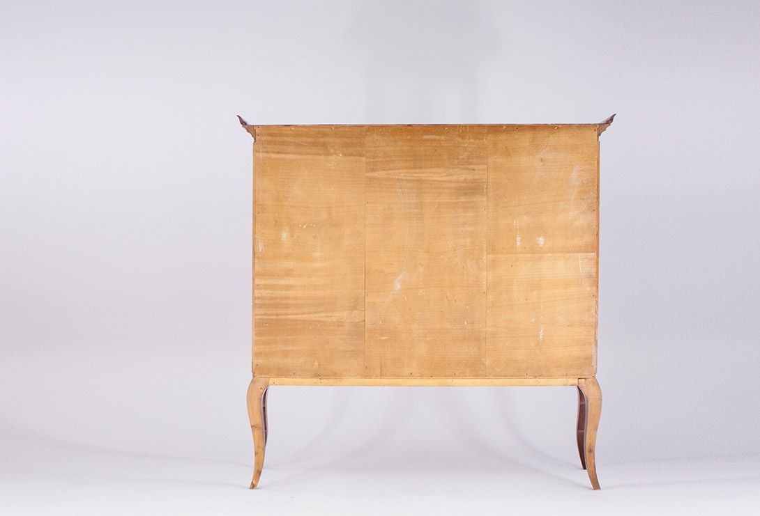 Foto Art Deco Cabinet Asian References with Glass Doors