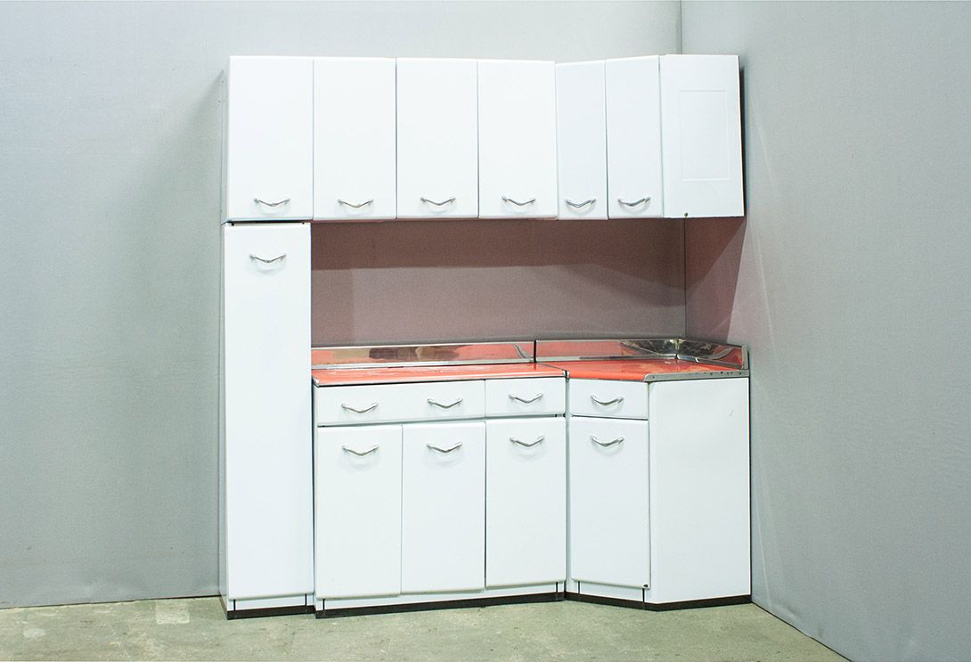 Foto White Metal Kitchen with Red Worktop Italy 1958