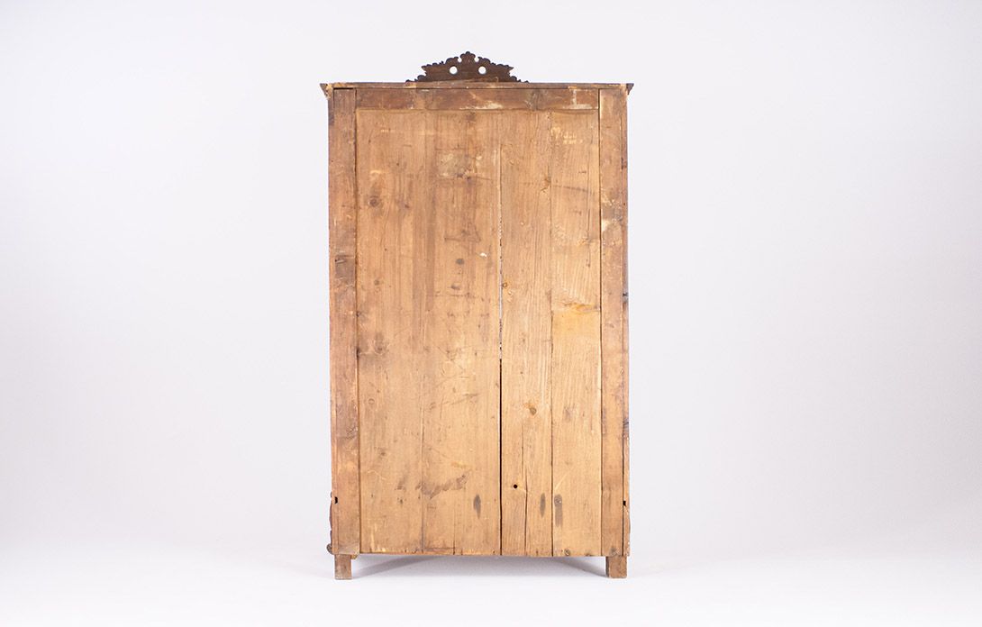 Foto Wooden Cabinet with Stitched Inside Decoration 1890 *N