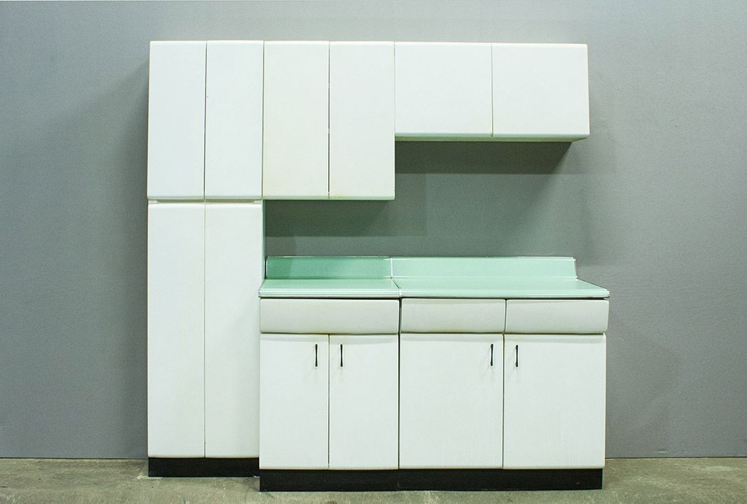 Foto White Plastic Italian Kitchen with Turquoise Worktop 1970