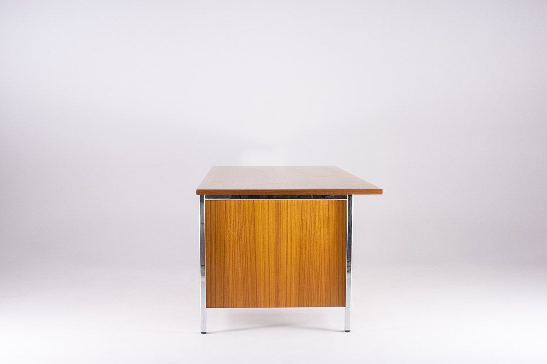 Foto Classic Modern Rosewood Desk with Chrome Frame and Drawers 1960 ​h75x180x90