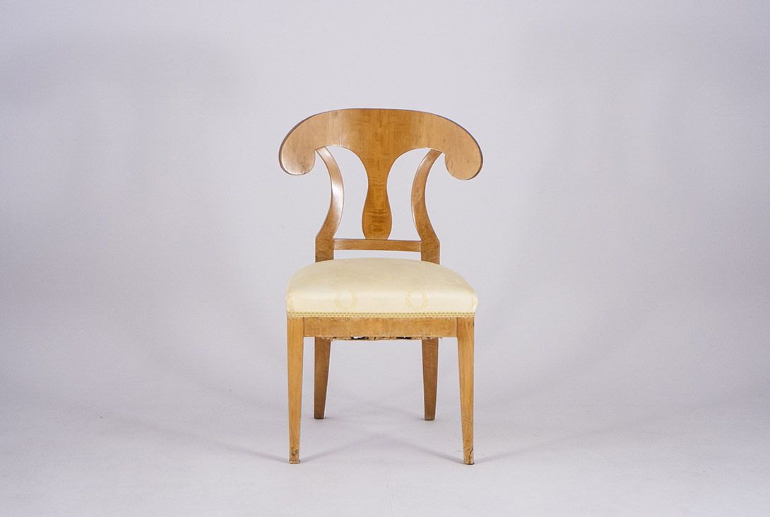 Foto Biedermeier Chair with Beige Brocade Upholstery