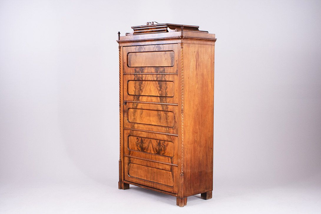 Foto Biedermeier Closet Rose Root Wood with Carved Helical Details *N