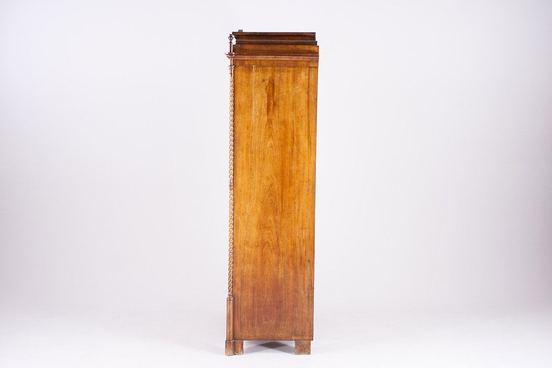 Foto Biedermeier Closet Rose Root Wood with Carved Helical Details *N