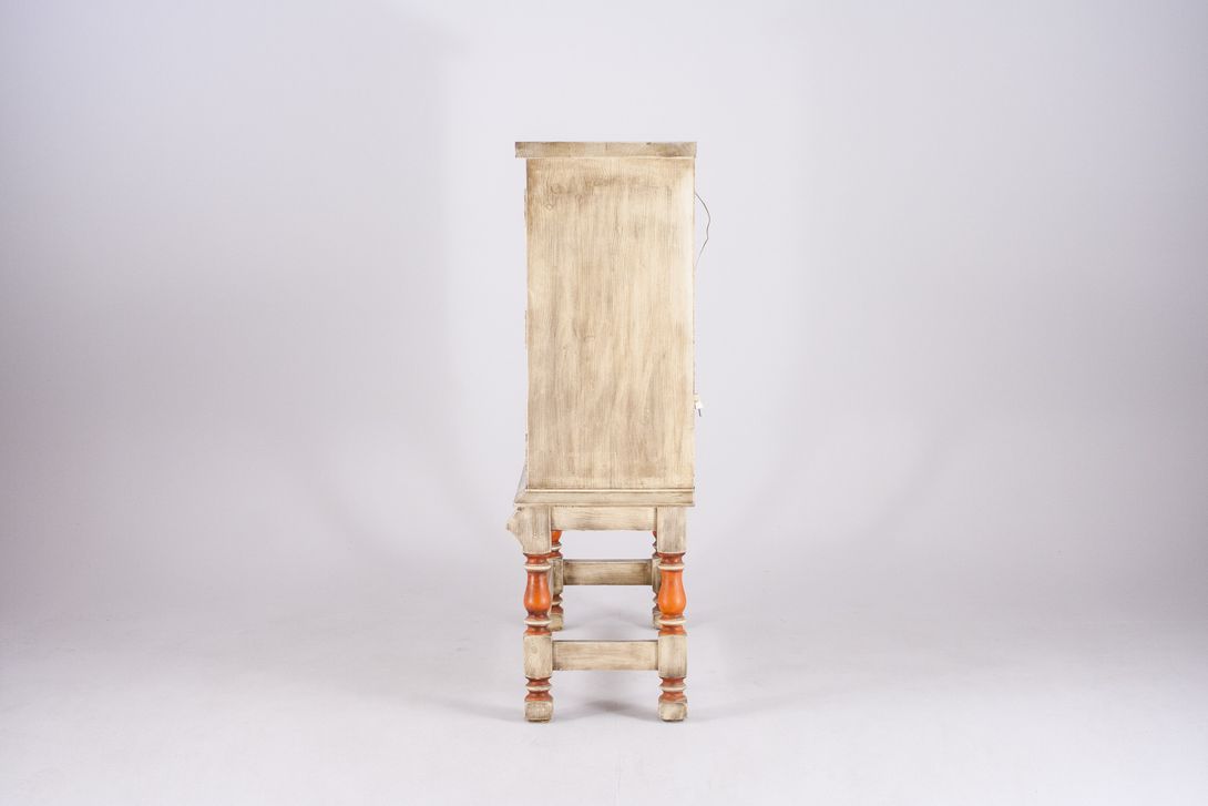 Foto Small Wooden Cabinet with Carved Zodiac Signs Relief