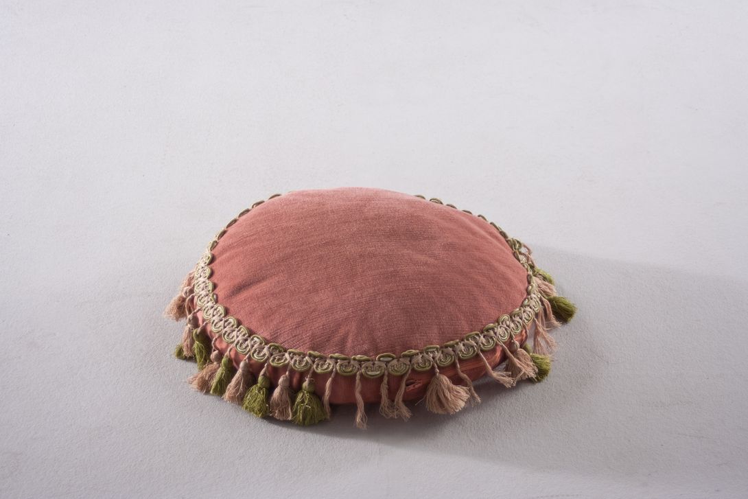 Foto Pink Velvet Pillow with Fringes