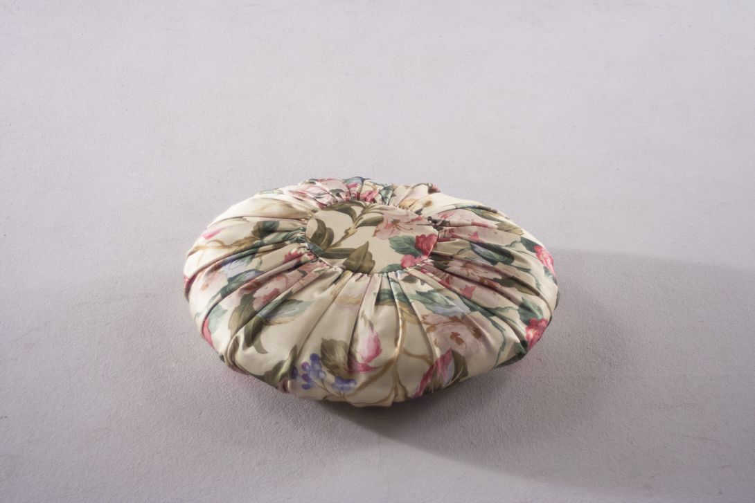 Foto Round Pillow with Flower Pattern
