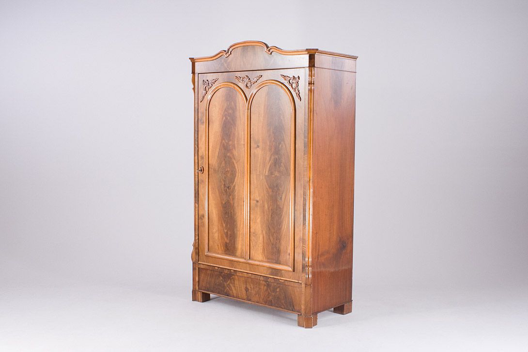 Foto Renaissance Historism Cabinet with Carved Details 1890 *N