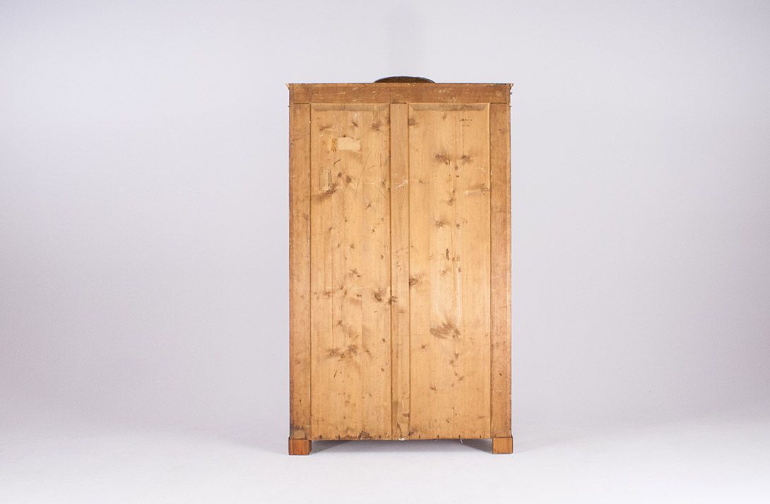 Foto Renaissance Historism Cabinet with Carved Details 1890 *N