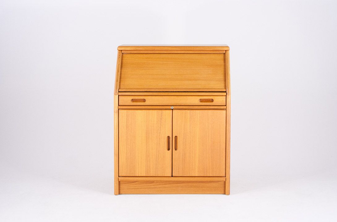 Foto Danish Bureau with Extendable Table Top 1972