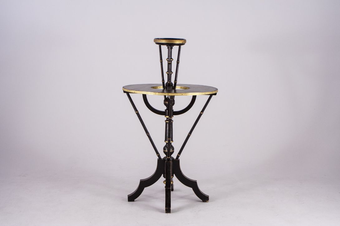 Foto Black Flower Stand Table with Golden Details 1898 h106x61