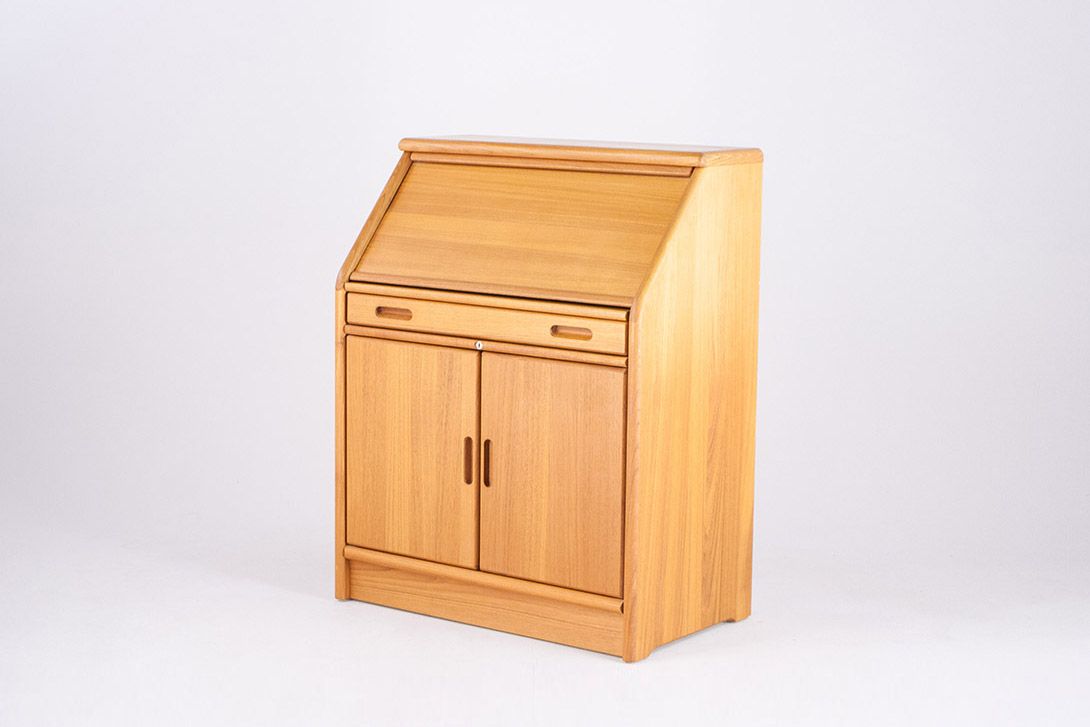 Foto Danish Bureau with Extendable Table Top 1972