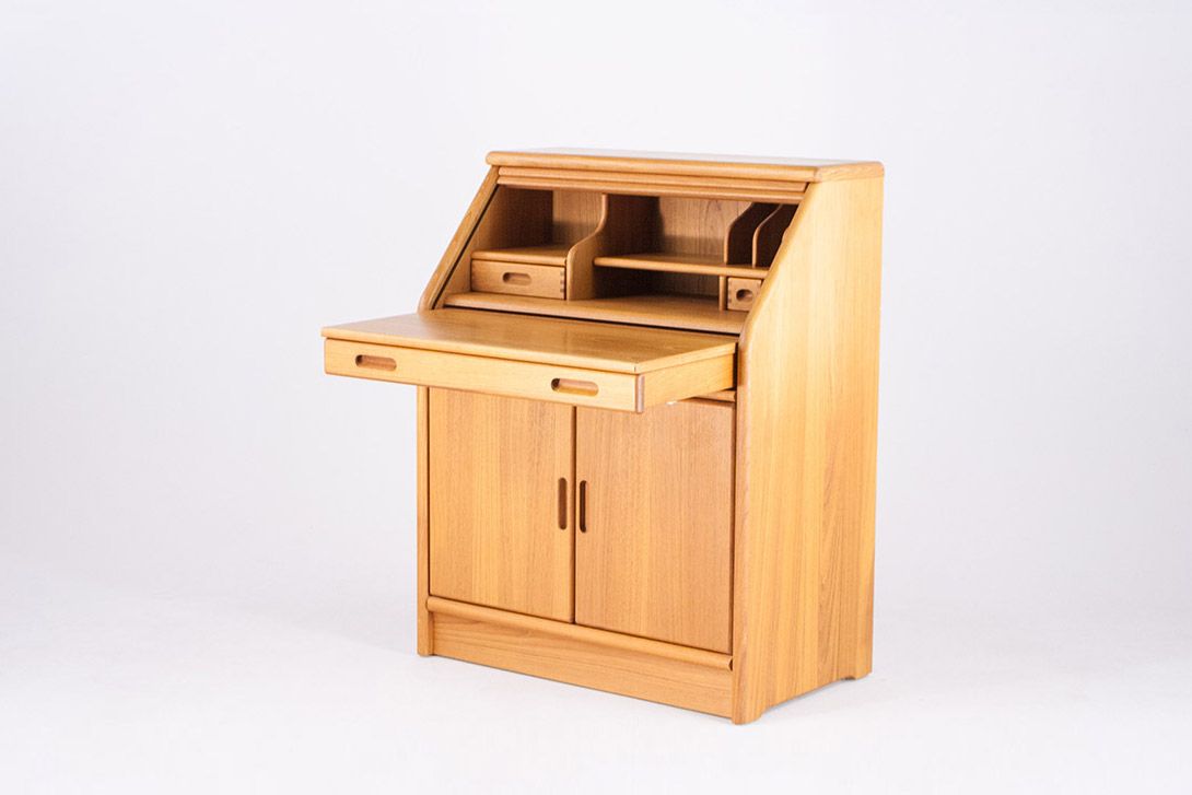 Foto Danish Bureau with Extendable Table Top 1972