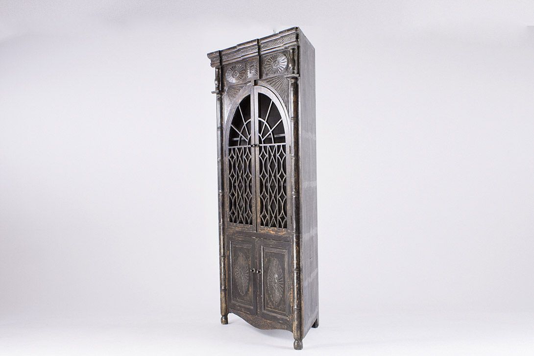 Foto Indian Corner Cabinet with Carved Doors 1934