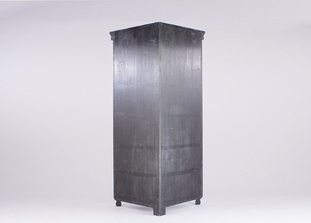 Foto Indian Corner Cabinet with Carved Doors 1934