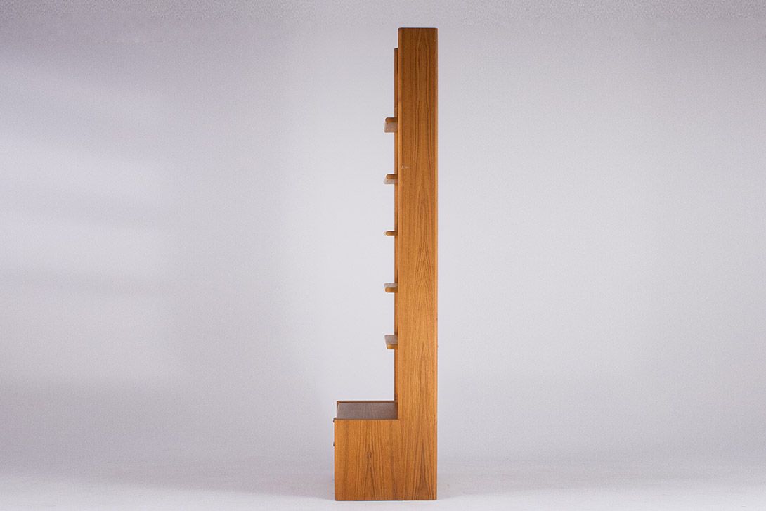 Foto Long Narrow Teak Shelf 1972
