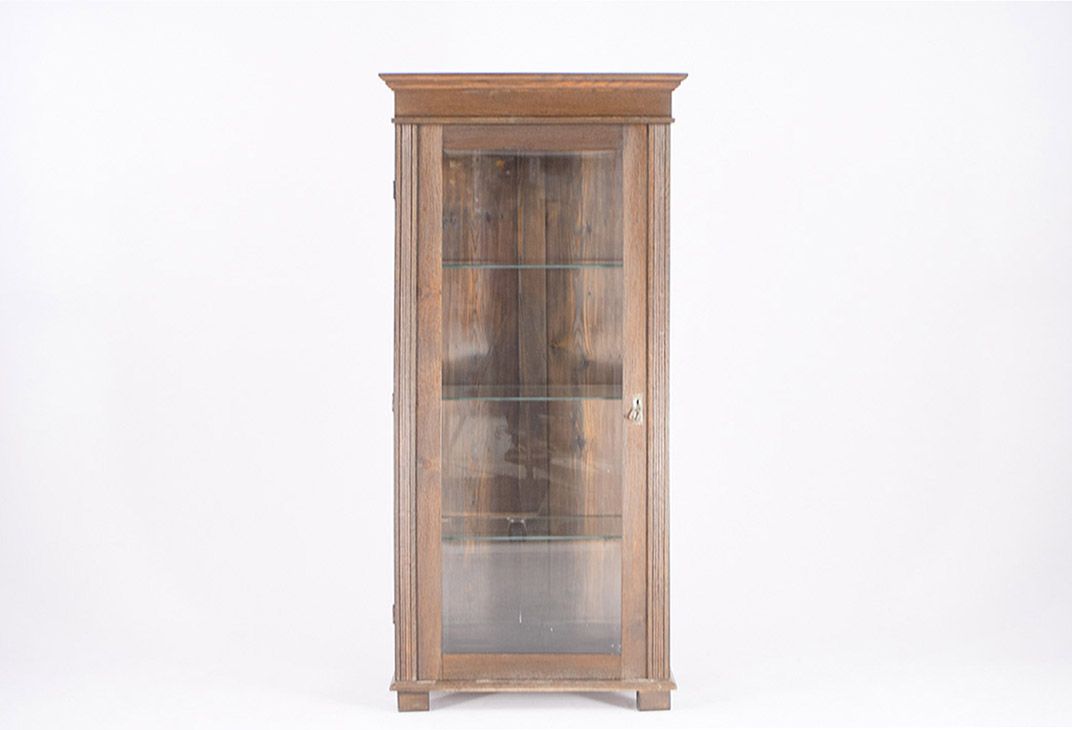 Foto Jugendstil Cabinet with Light and Glass Door​ h162x78x48