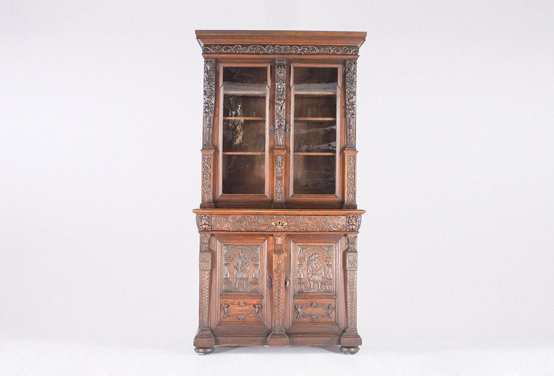 Foto Belgian Oak Cabinet with Carved Fronts 1880