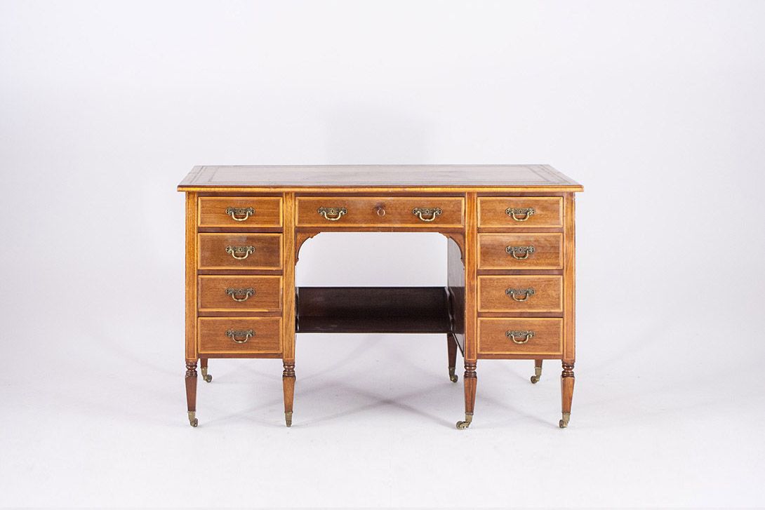 Foto Victorian Desk on Wheels England 1882 h75x121x65