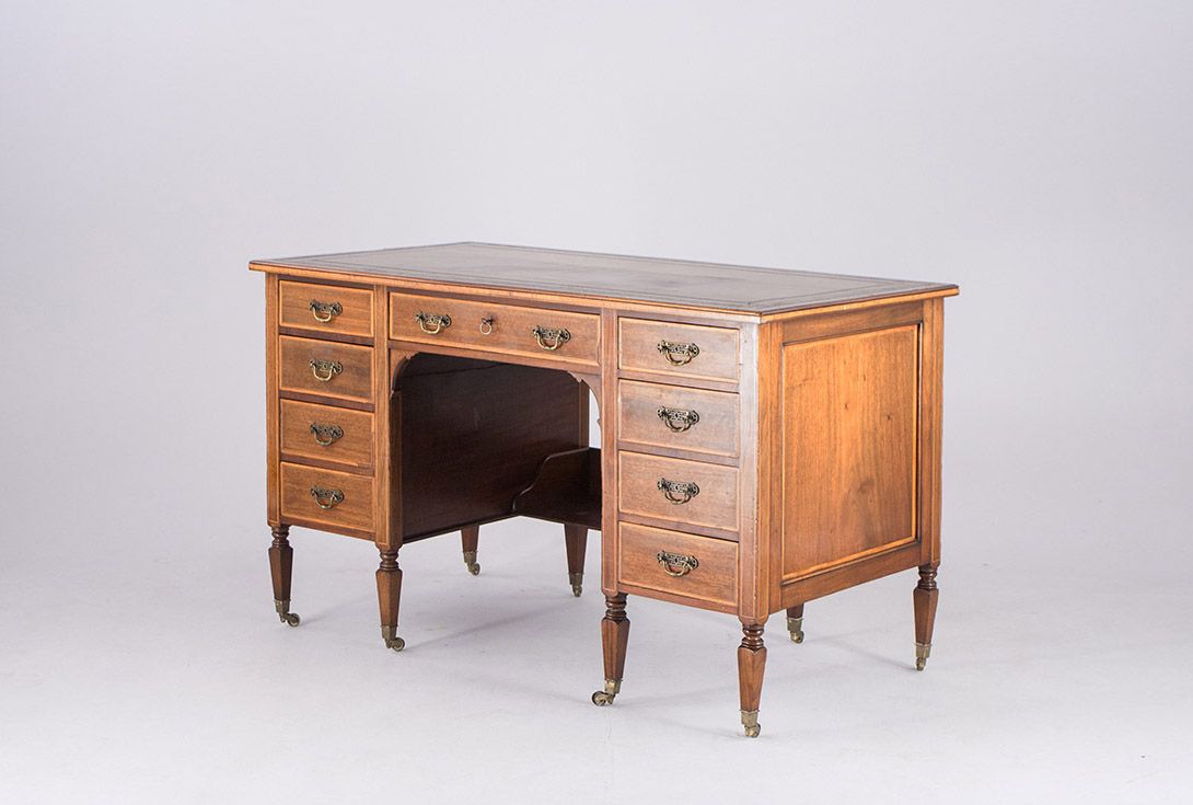 Foto Victorian Desk on Wheels England 1882 h75x121x65
