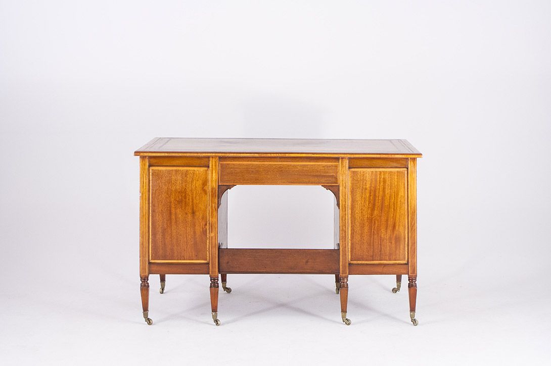 Foto Victorian Desk on Wheels England 1882 h75x121x65