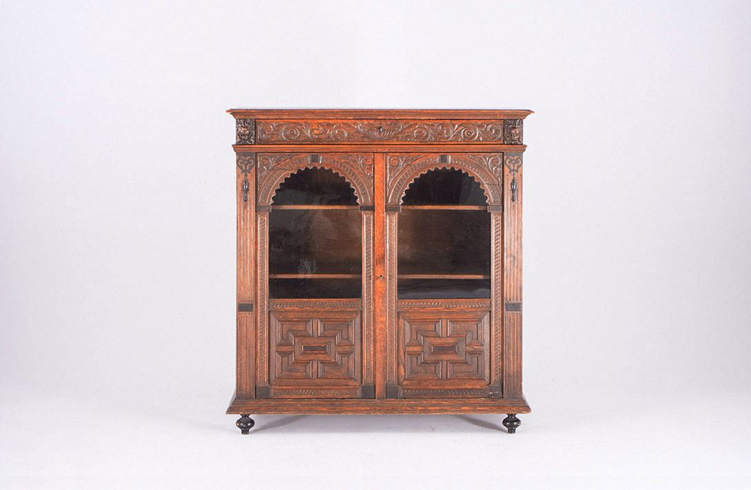 Foto Oak Wooden Double High Board with Carved Relief 1879 *N