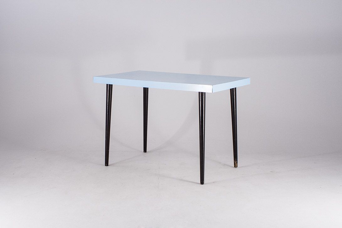 Foto Dinner Table with Blue Surface and Black Legs Italy 1965 ​h75x110x65