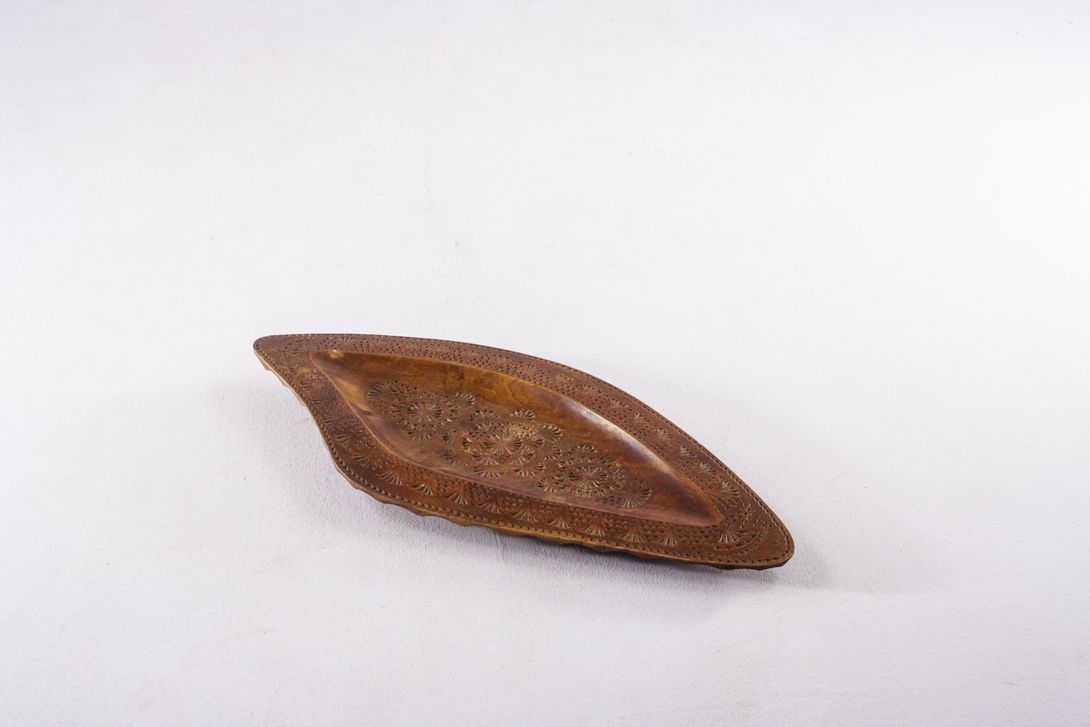 Foto Wooden Shell with Carved Relief Masuren 1935