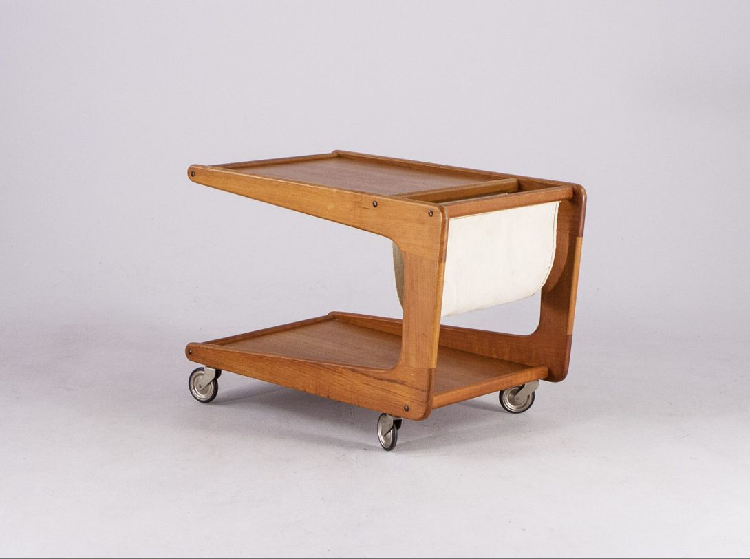 Foto Danish Side Table with Newspaper Compartment 1964 ​h50x70x45
