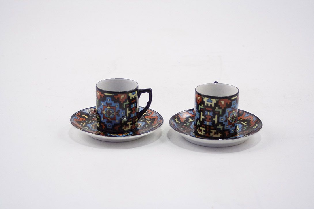 Foto Oriental Tea Set with Colorful Pattern 1925