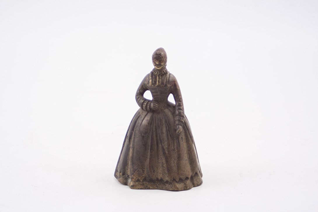 Foto Maid Formed Victorian Brass Bell h14x8