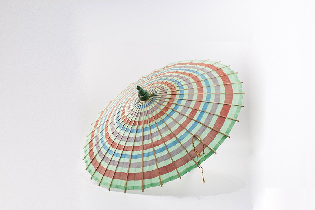 Foto Japanese Sunshade with Colorful Stripes 1930