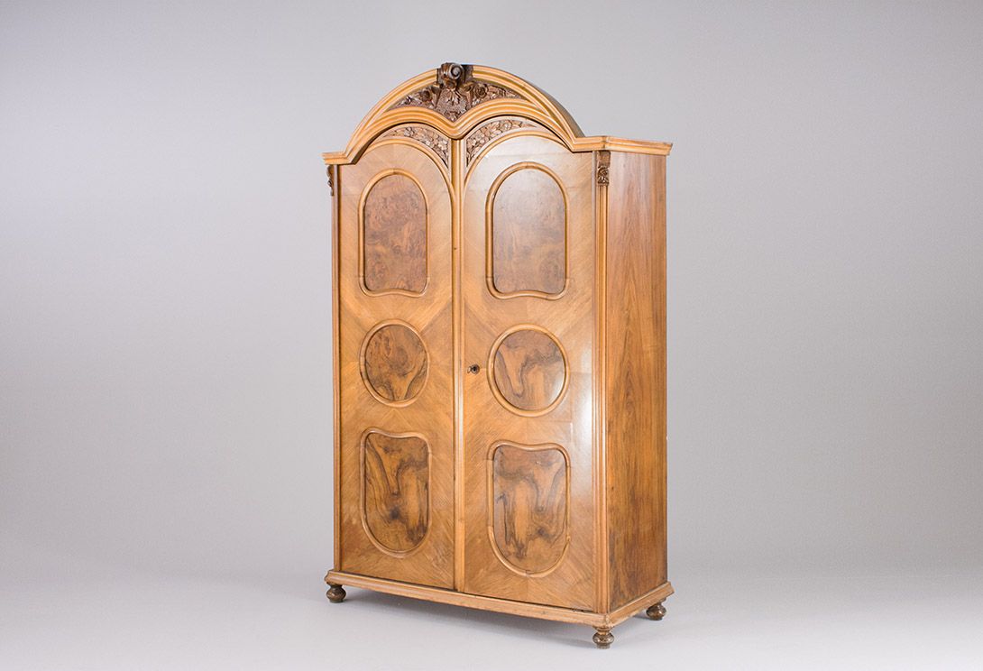 Foto Neo Renaissance Rosewood Cabinet 1880 *N