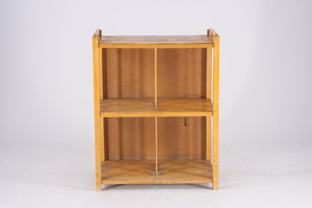 Foto Little Shelf Administration with Back Panel Bund Berlin 1954