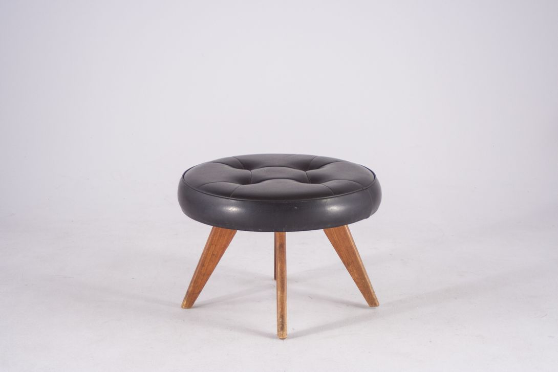 Foto Round Ottoman with Black Leather Upholstery 1961 h35x53