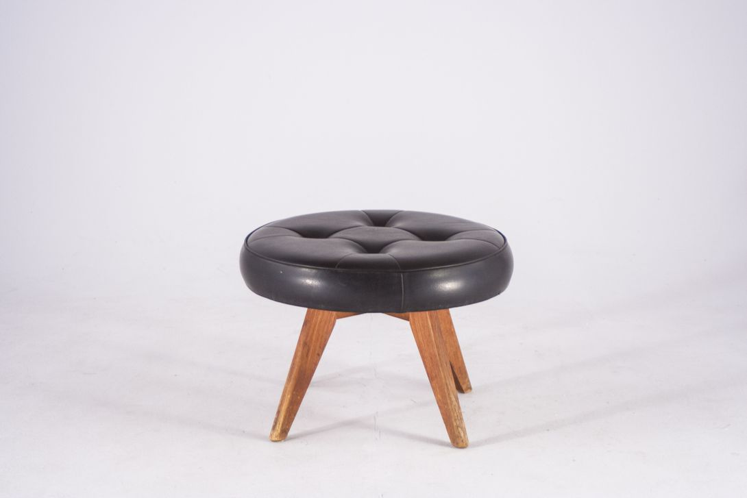 Foto Round Ottoman with Black Leather Upholstery 1961 h35x53