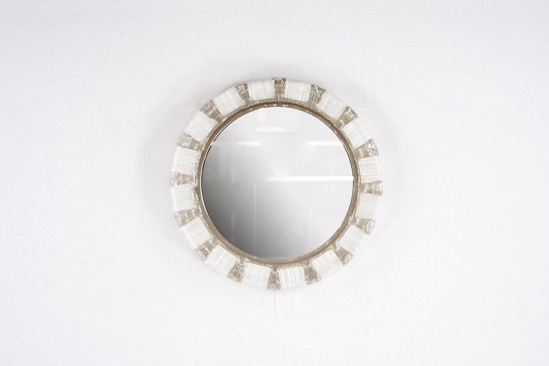 Foto Round Illuminated Bathroom Mirror 1970