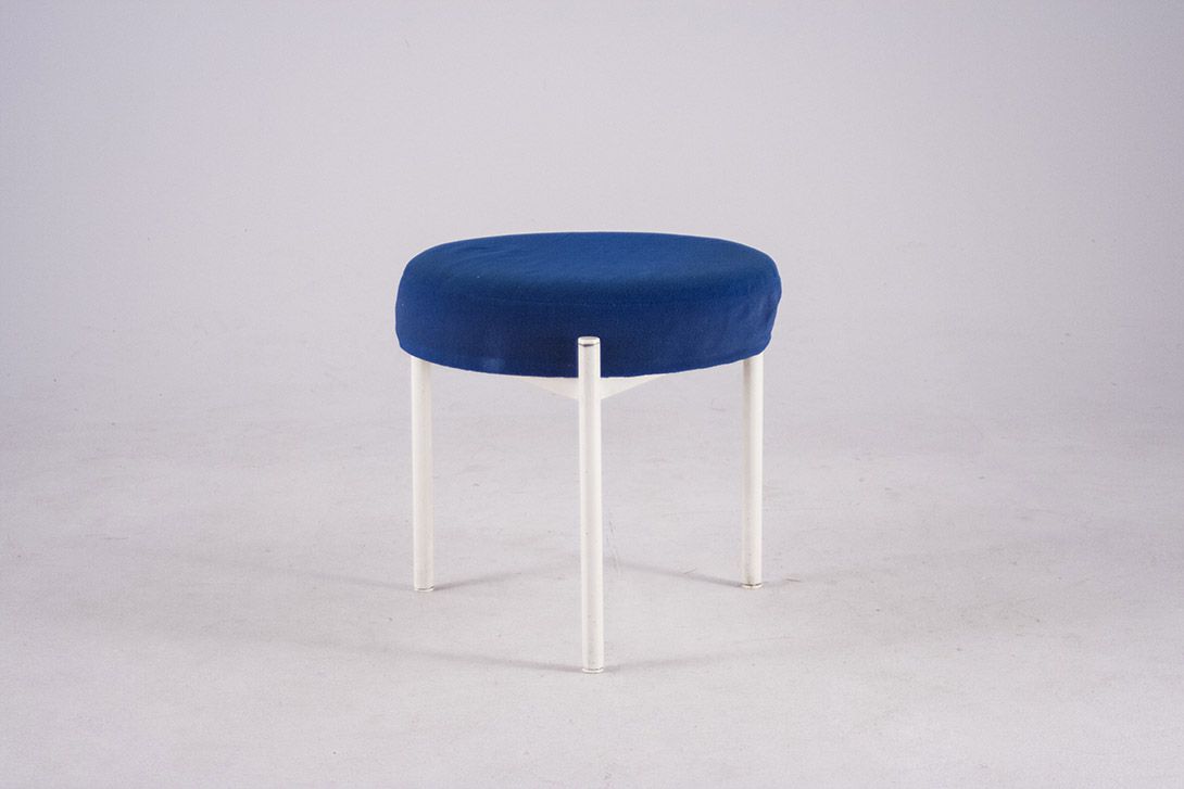 Foto Stool with Blue Upholstery and White Frame 1960 h40x43